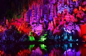 喀喇沁月牙山珍珠溶洞